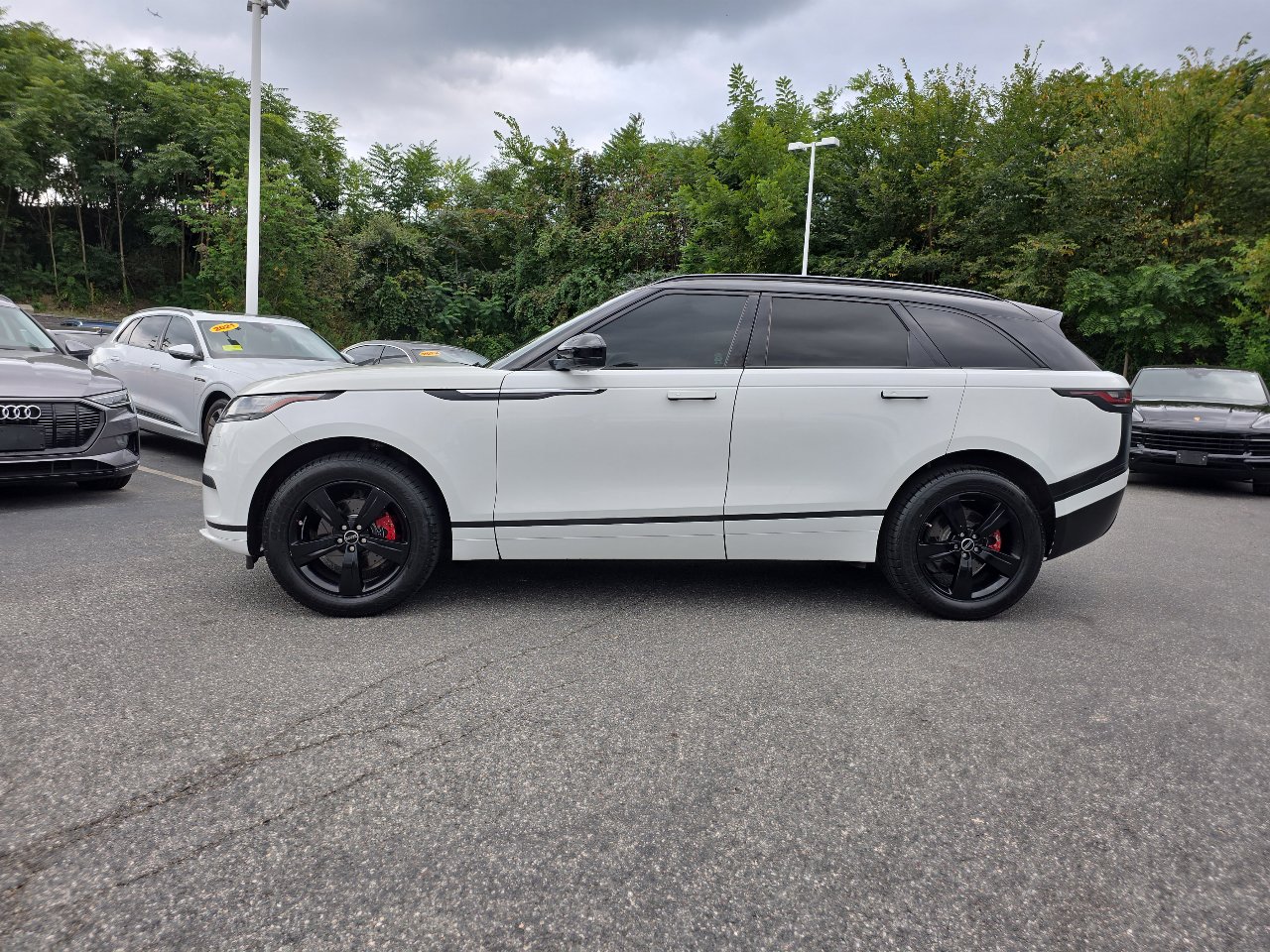 Used 2018 Land Rover Range Rover Velar S image 7