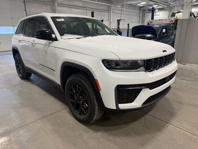 New 2026 Jeep Grand Cherokee Laredo image 2