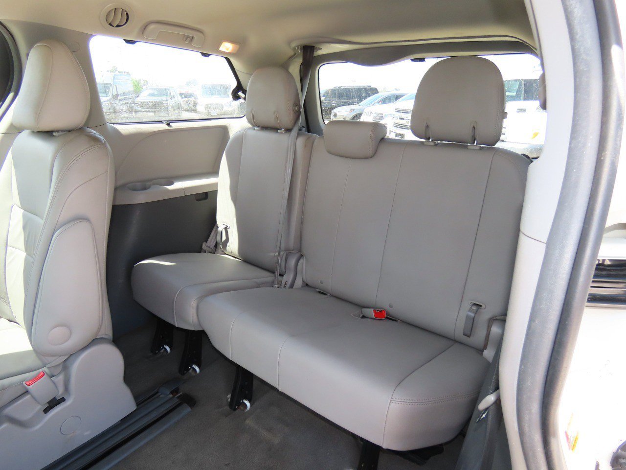 Used 2016 Toyota Sienna XLE FWD image 21