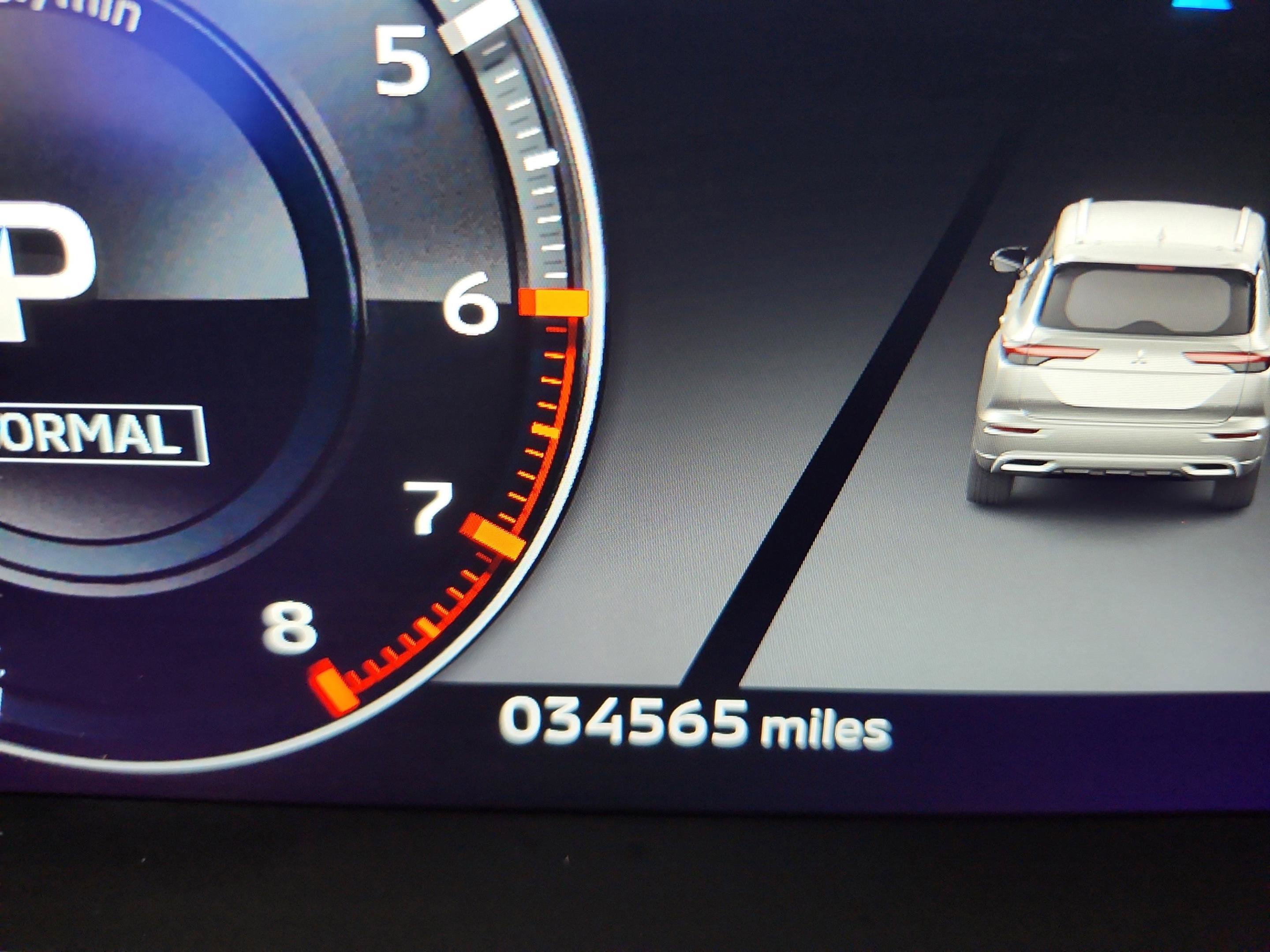 Used 2022 Mitsubishi Outlander SE image 11