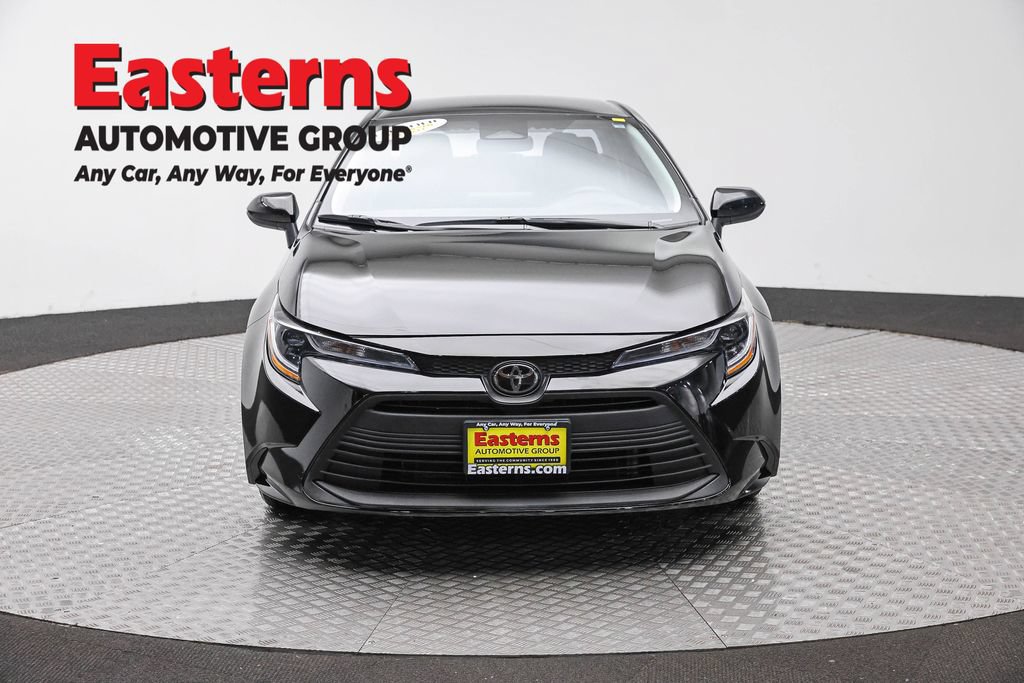 Used 2025 Toyota Corolla LE FWD image 4