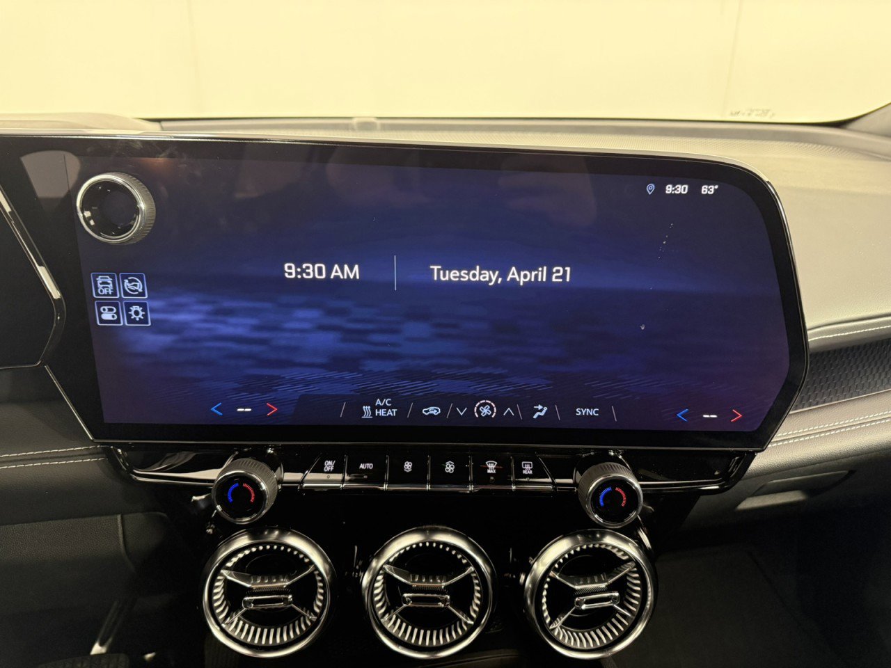 Used 2025 Chevrolet Blazer EV AWD Police image 18