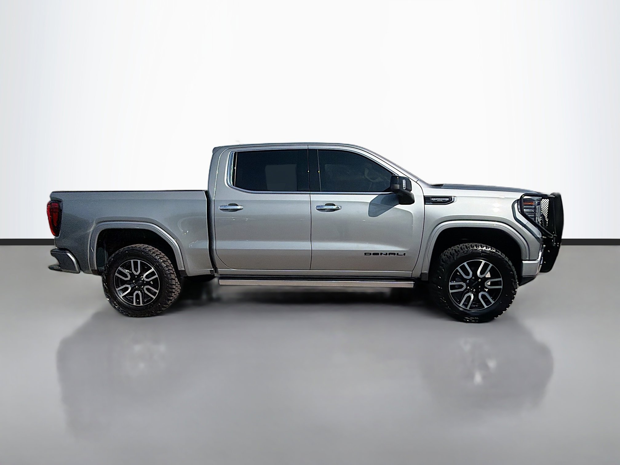 Used 2025 GMC Sierra 1500 Denali Ultimate image 2