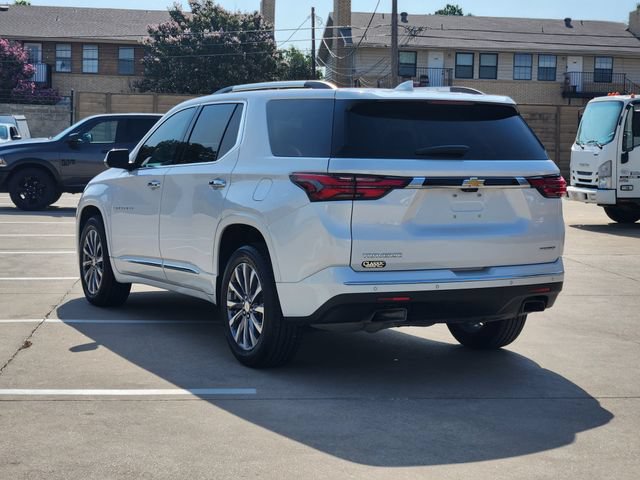 Used 2023 Chevrolet Traverse Premier FWD image 3