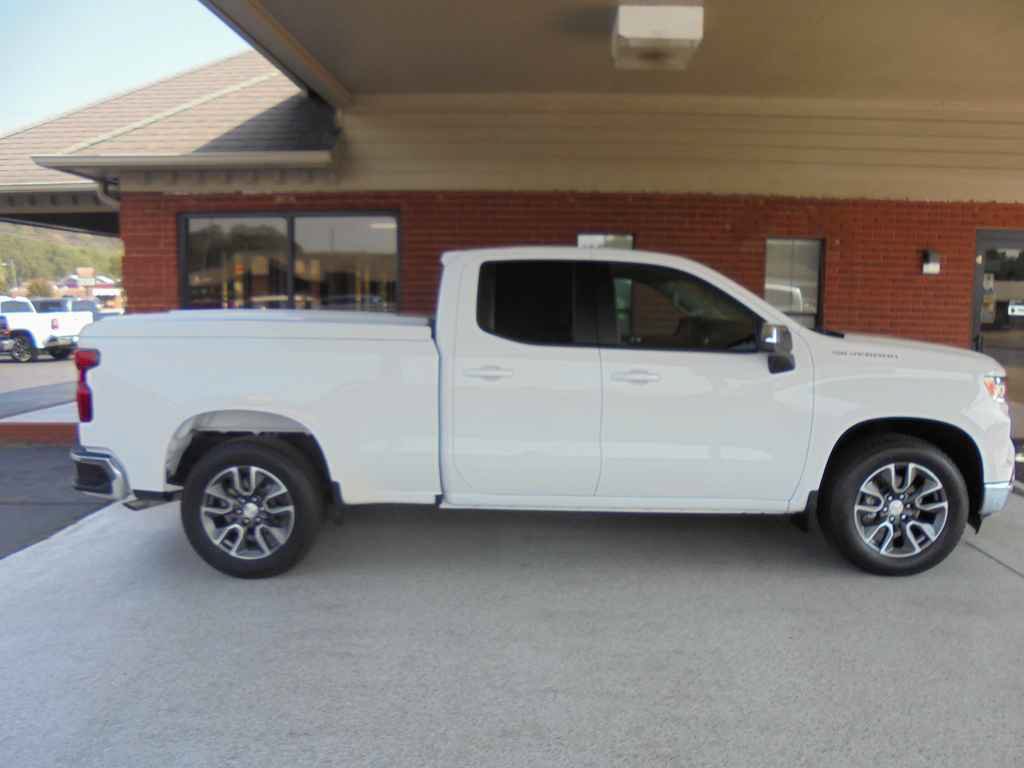Used 2023 Chevrolet Silverado 1500 LT RWD image 2