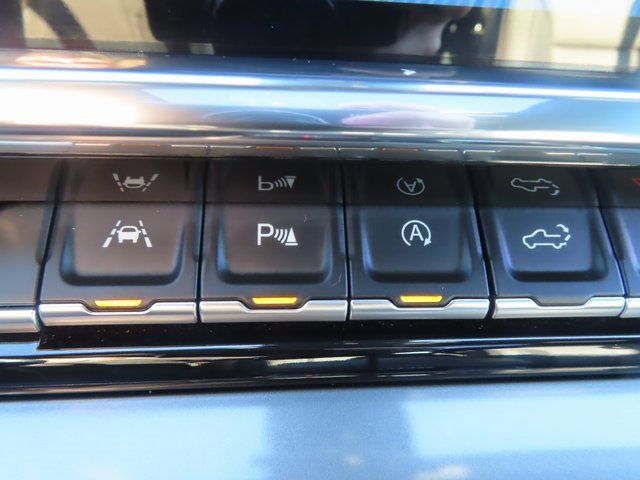 Certified 2025 Chevrolet Silverado 1500 High Country w/ Technology Package image 32