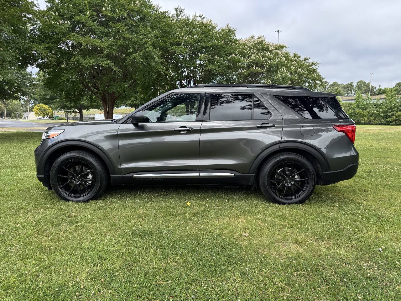 Used 2020 Ford Explorer XLT w/ Equipment Group 202A RWD image 6
