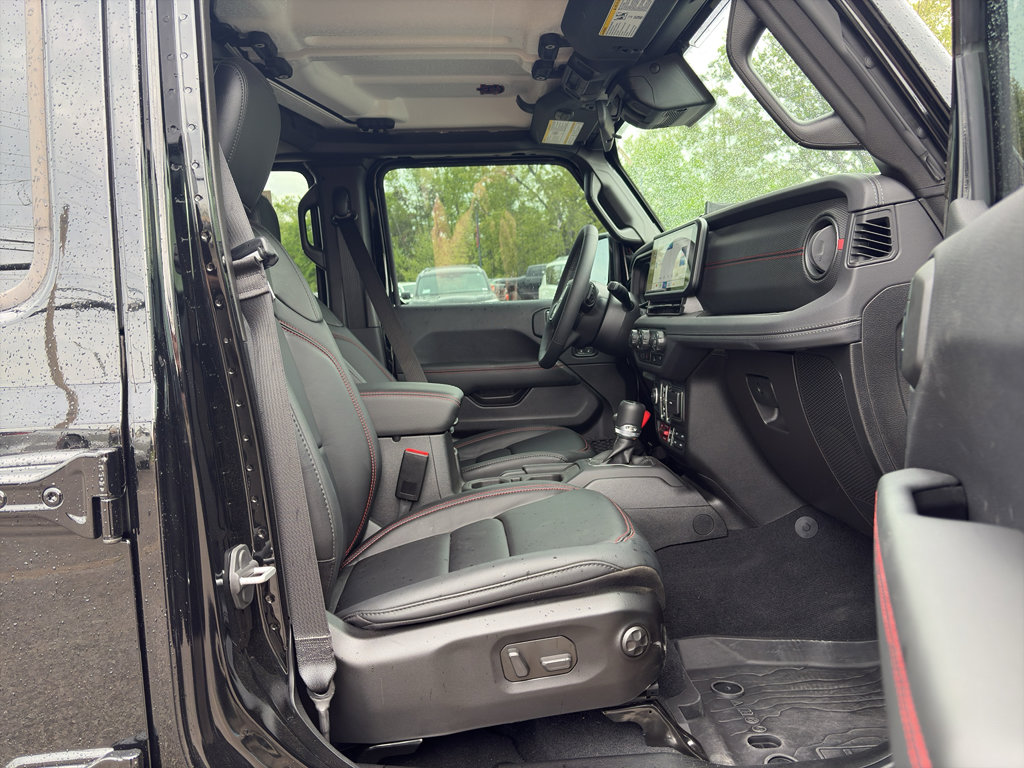 Used 2025 Jeep Gladiator Rubicon w/ Convenience Group image 14