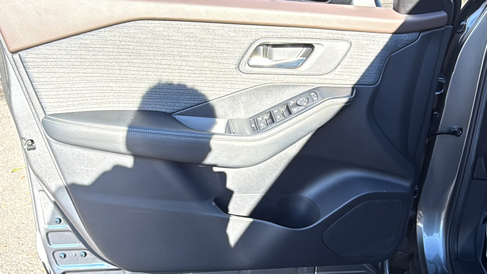 Certified 2023 Nissan Rogue SV image 6