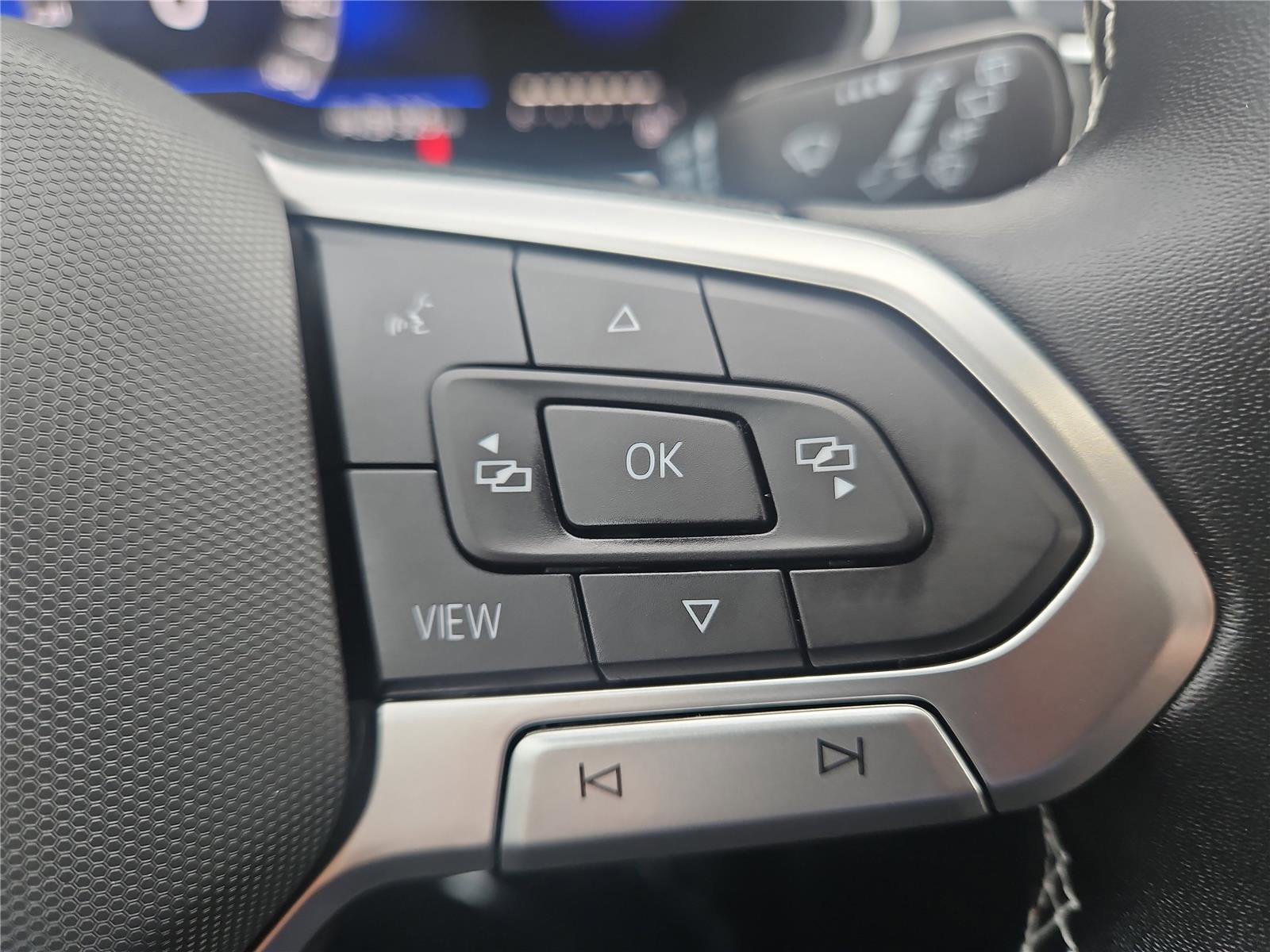 Certified 2024 Volkswagen Tiguan SE image 18