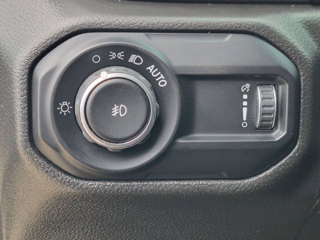 Used 2023 Jeep Wrangler Unlimited Sahara AWD/4WD image 18