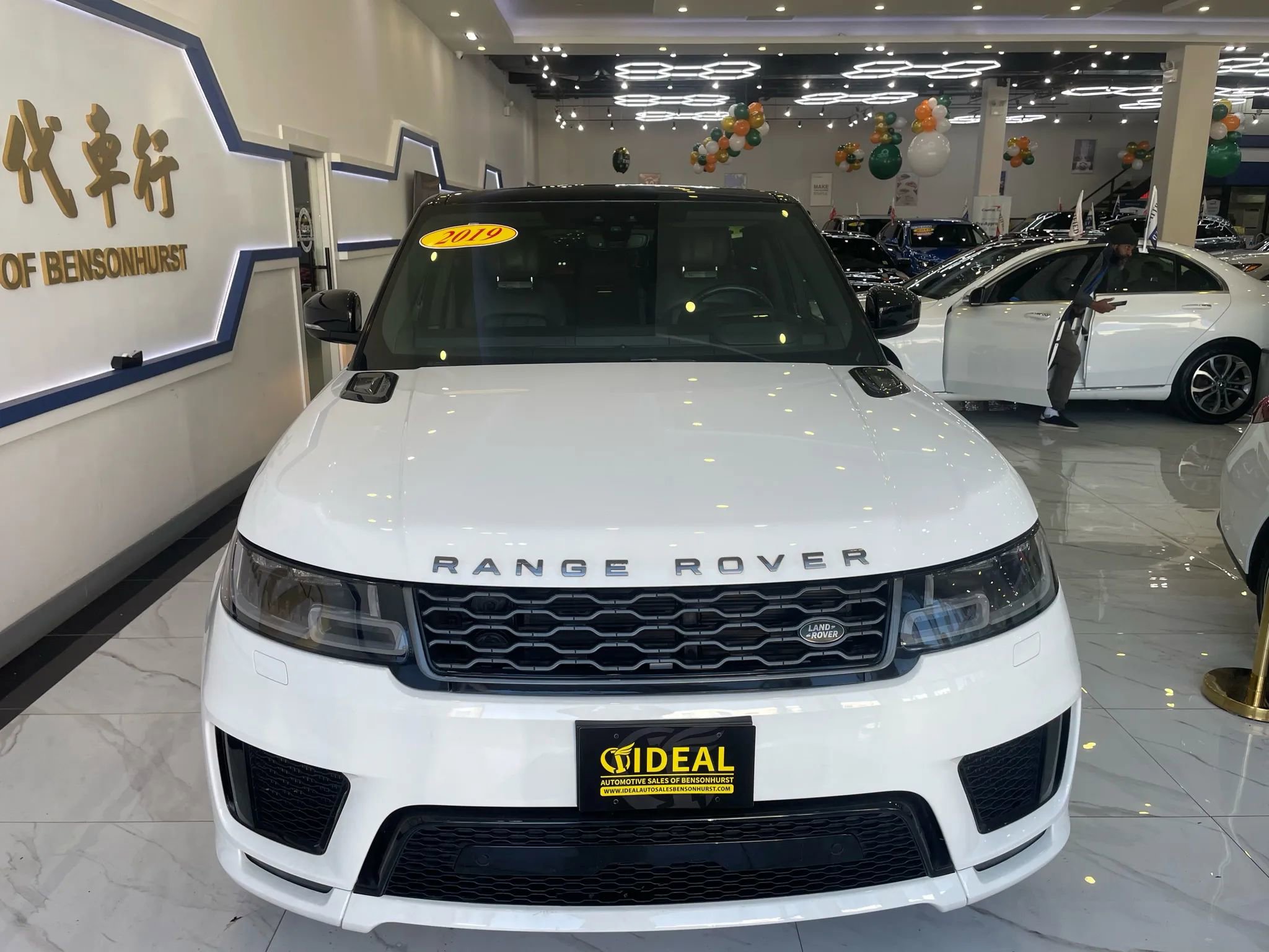 Used 2019 Land Rover Range Rover Sport Supercharged AWD/4WD image 2