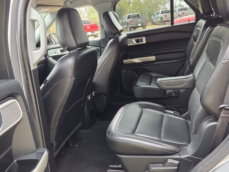 Used 2021 Ford Explorer Limited w/ Equipment Group 301A image 8