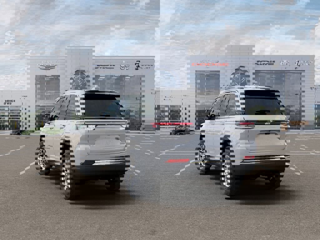 New 2026 Jeep Grand Cherokee Laredo image 3