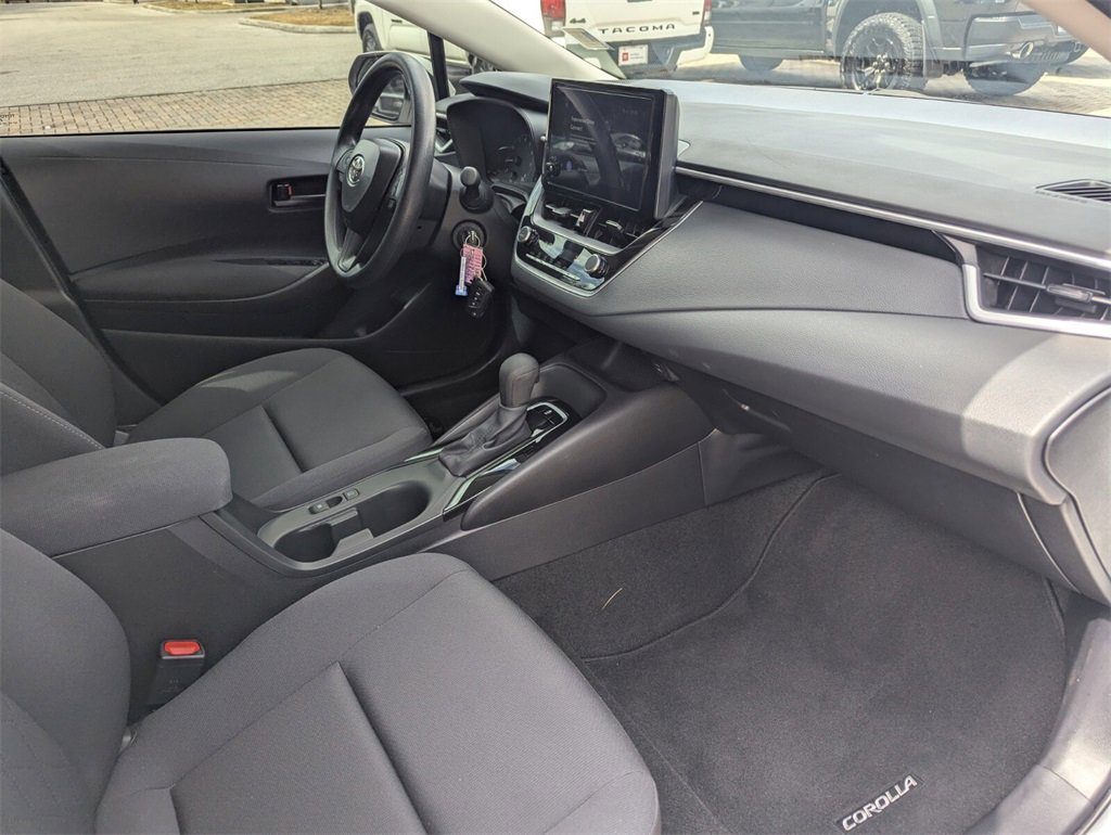 Used 2025 Toyota Corolla LE image 13
