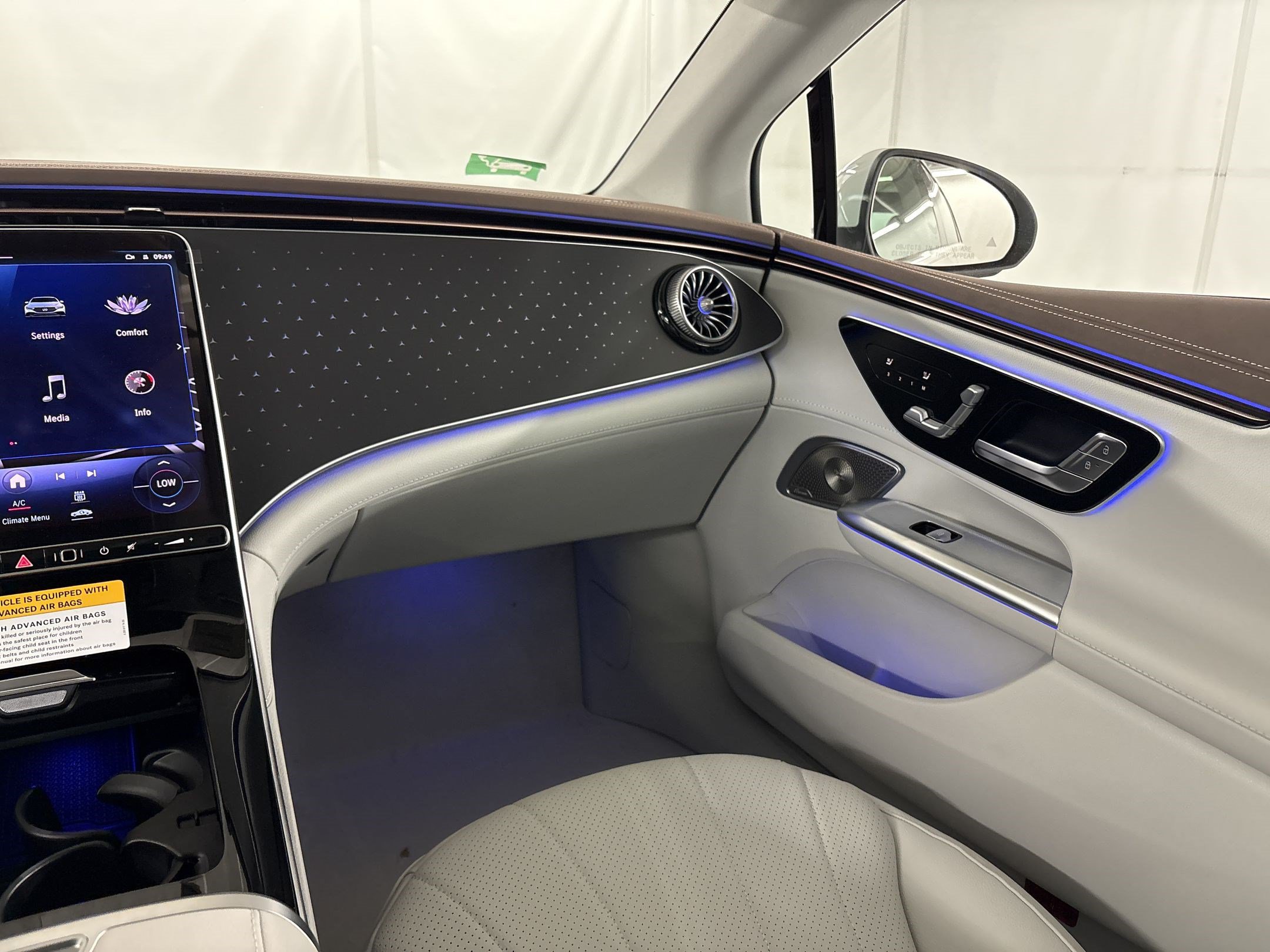 New 2026 Mercedes-Benz EQE 320 4MATIC Sedan image 28
