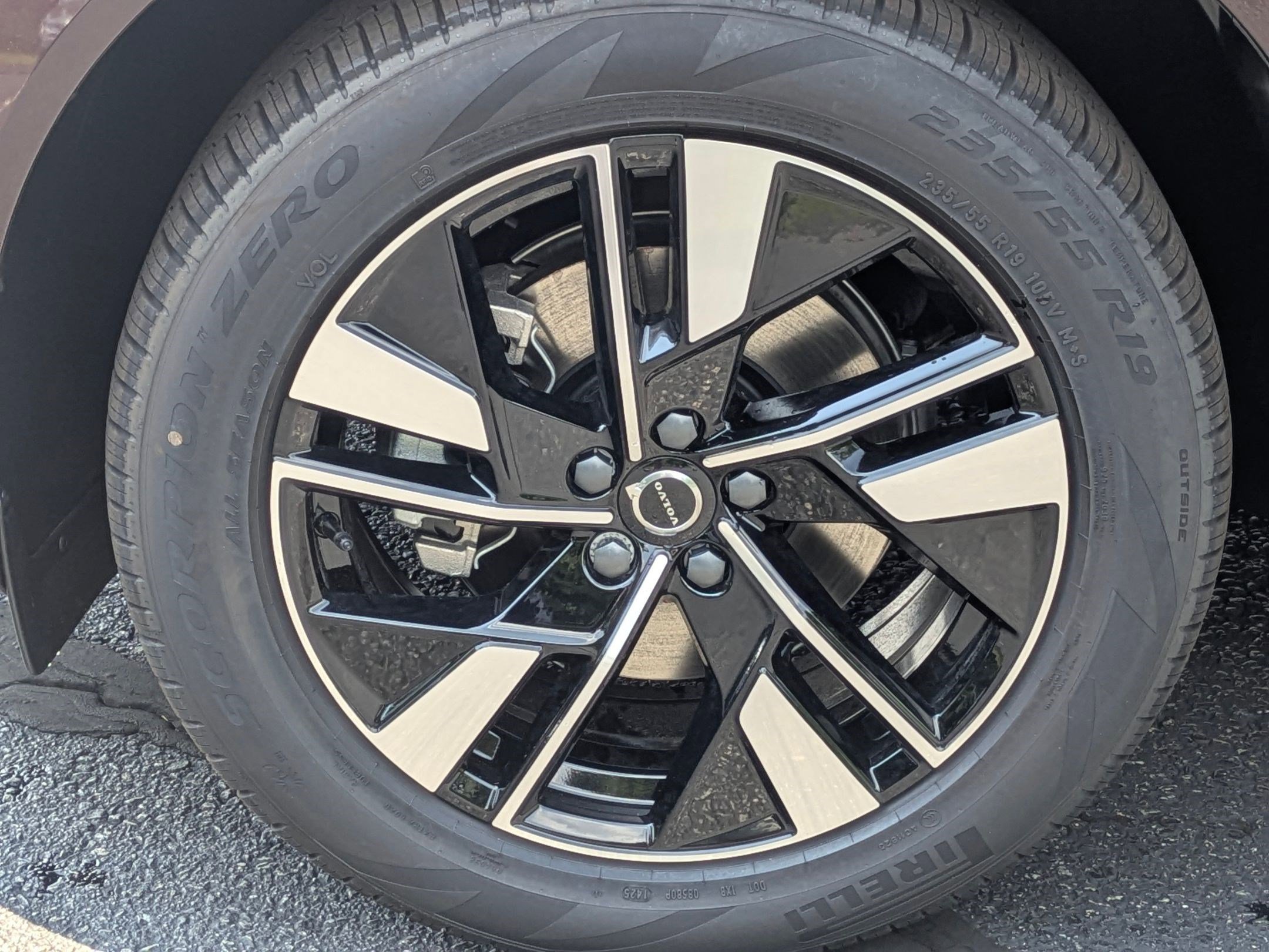 New 2026 Volvo XC60 B5 Plus w/ Protection Package Premier image 30