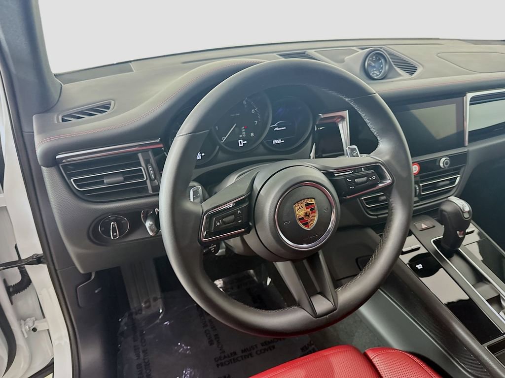Certified 2026 Porsche Macan image 12