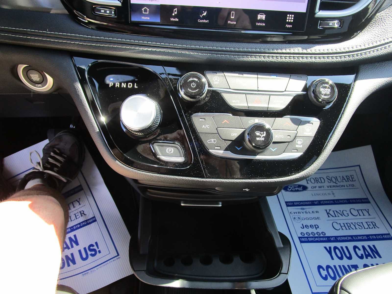 New 2026 Chrysler Pacifica Select FWD image 25