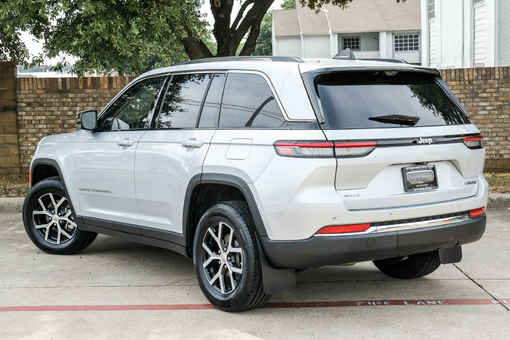 Used 2023 Jeep Grand Cherokee Limited w/ Luxury Tech Group II AWD/4WD image 20