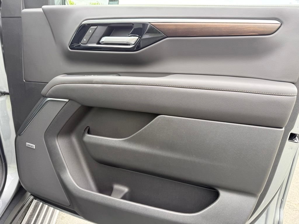 New 2026 Chevrolet Tahoe High Country AWD/4WD image 9