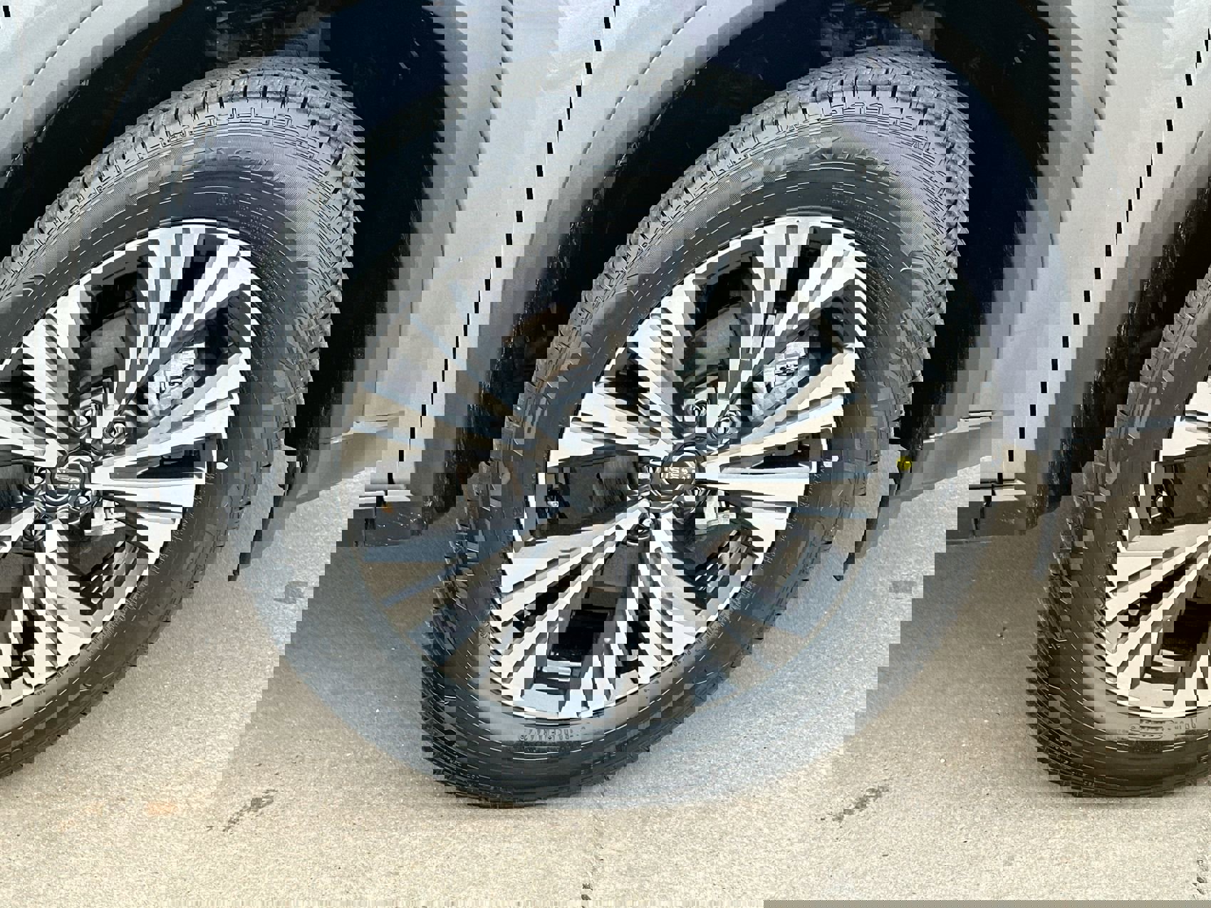 Used 2023 Nissan Rogue SV image 10