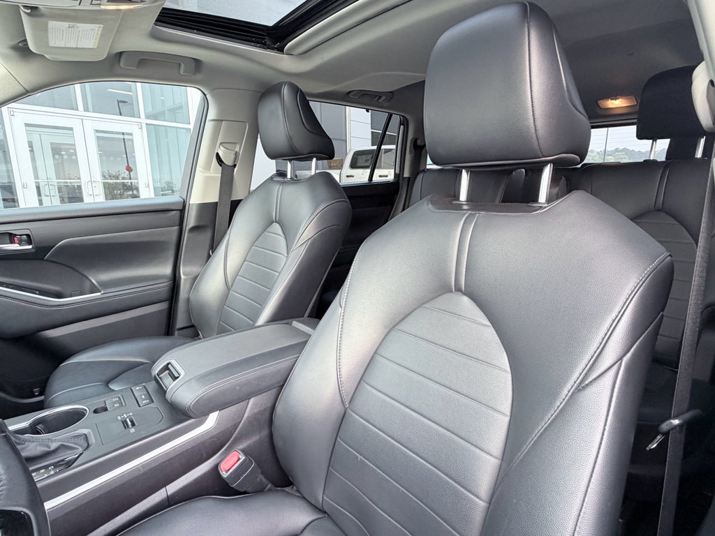 Used 2021 Toyota Highlander XLE image 20