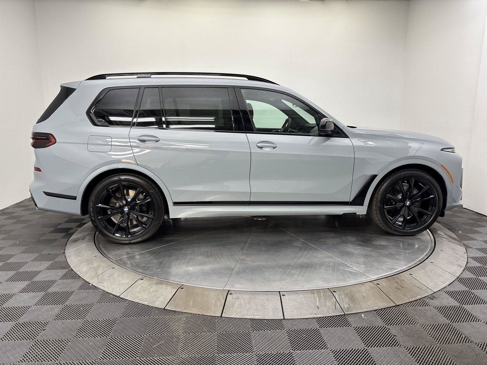 New 2027 BMW X7 M60i AWD/4WD image 17