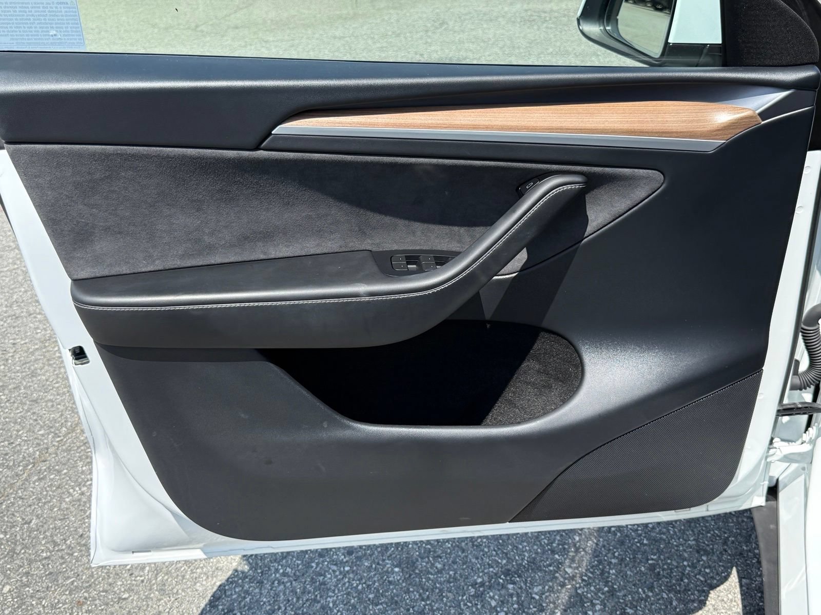 Used 2024 Tesla Model Y Long Range AWD/4WD image 19