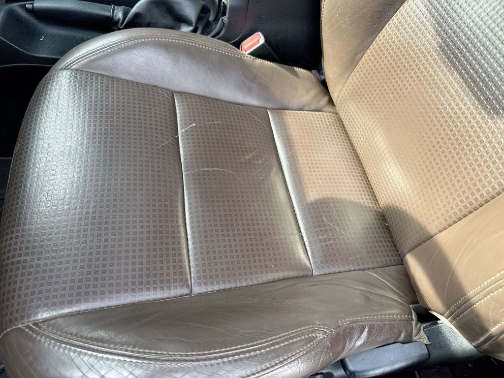 Used 2016 Toyota Tacoma Limited w/ Towing Package image 34