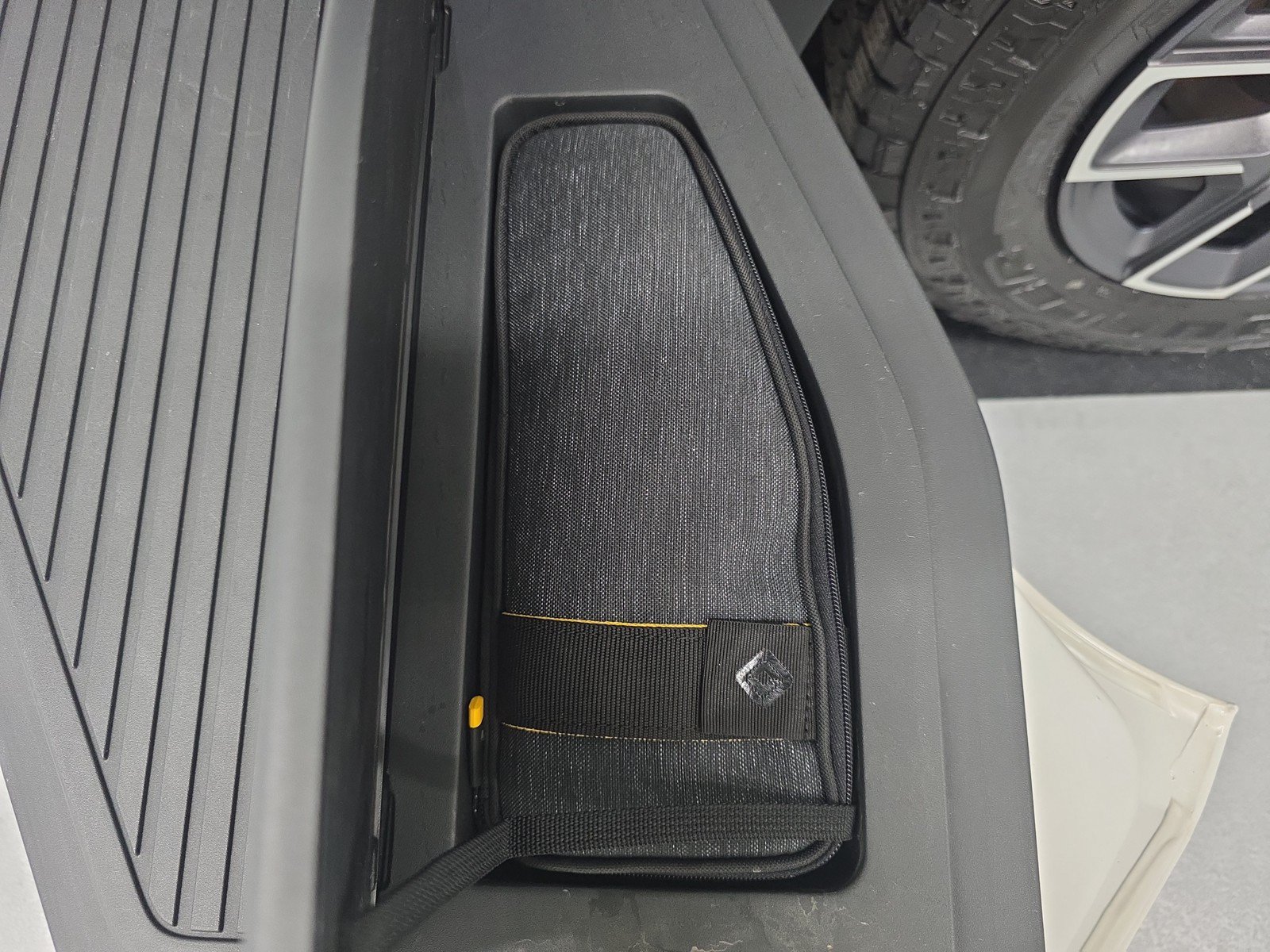 Used 2023 Rivian R1T Adventure AWD/4WD image 32