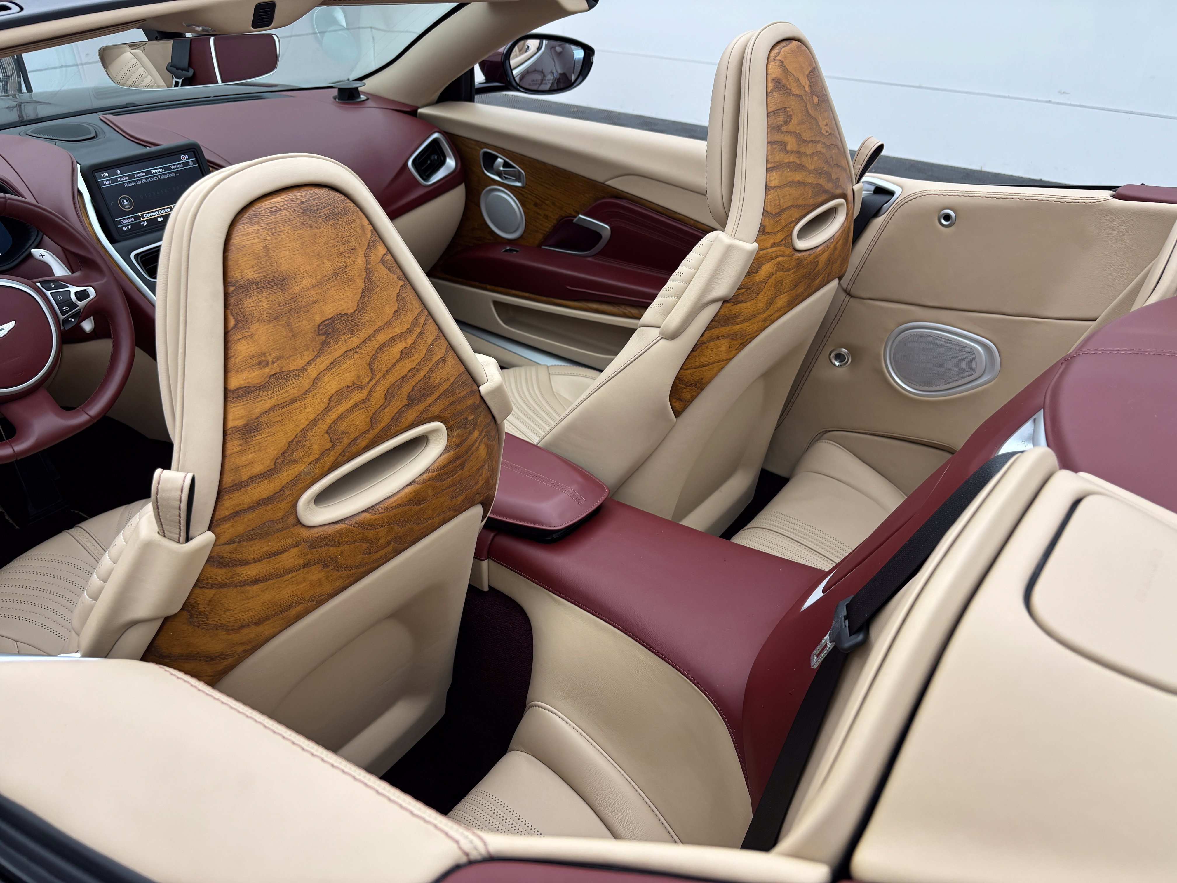 Used 2019 Aston Martin DB11 Volante RWD image 44
