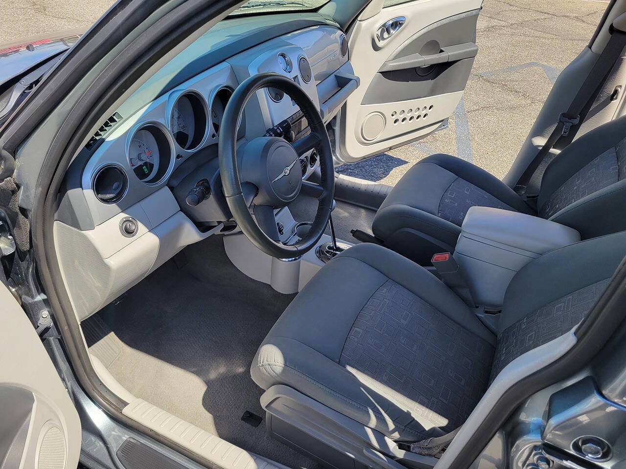 Used 2010 Chrysler PT Cruiser image 10