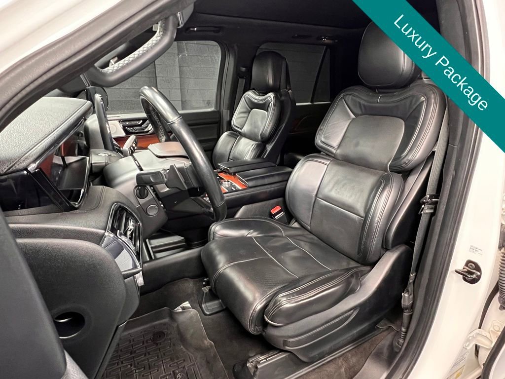 Used 2020 Lincoln Navigator L Reserve w/ Luxury Package image 3