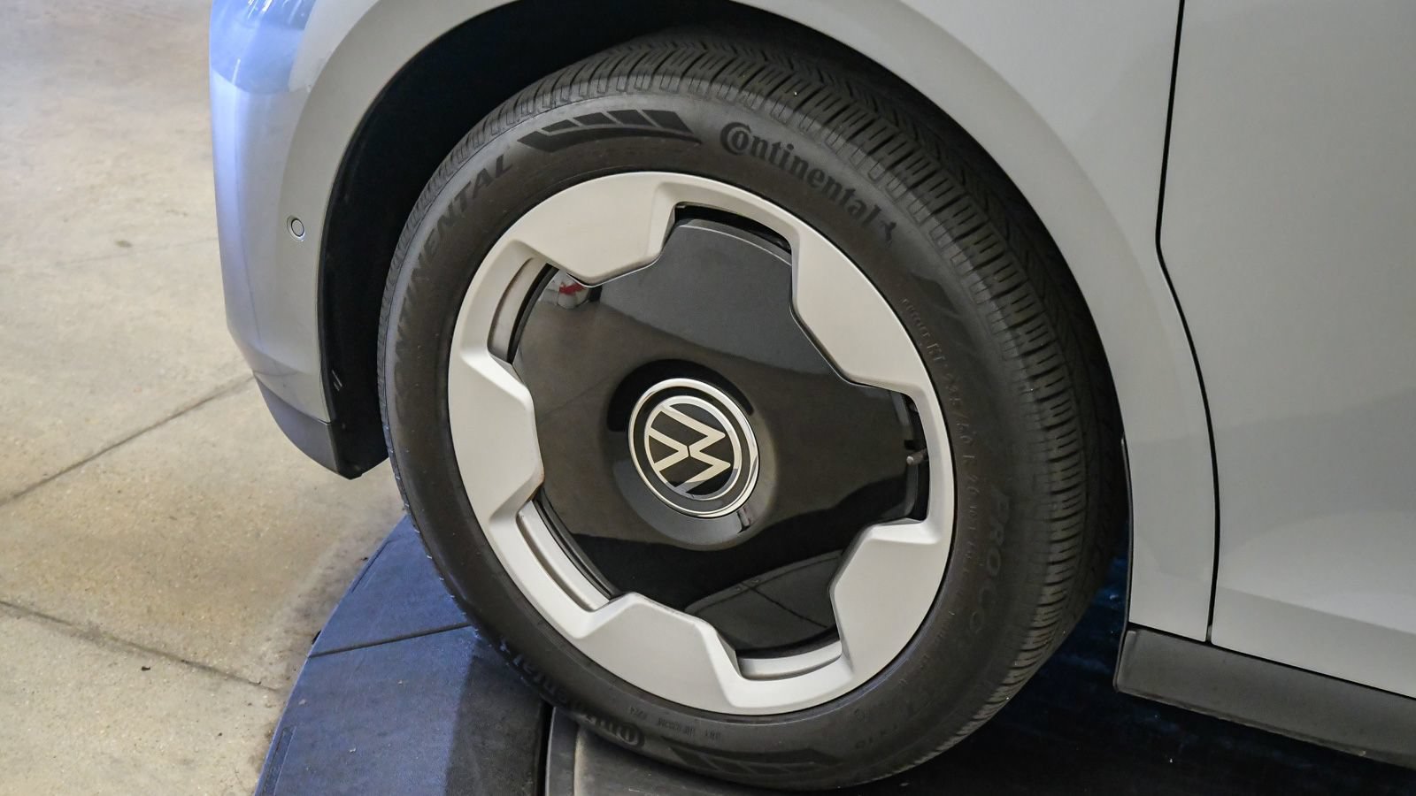 Used 2025 Volkswagen ID. Buzz Pro S RWD image 10