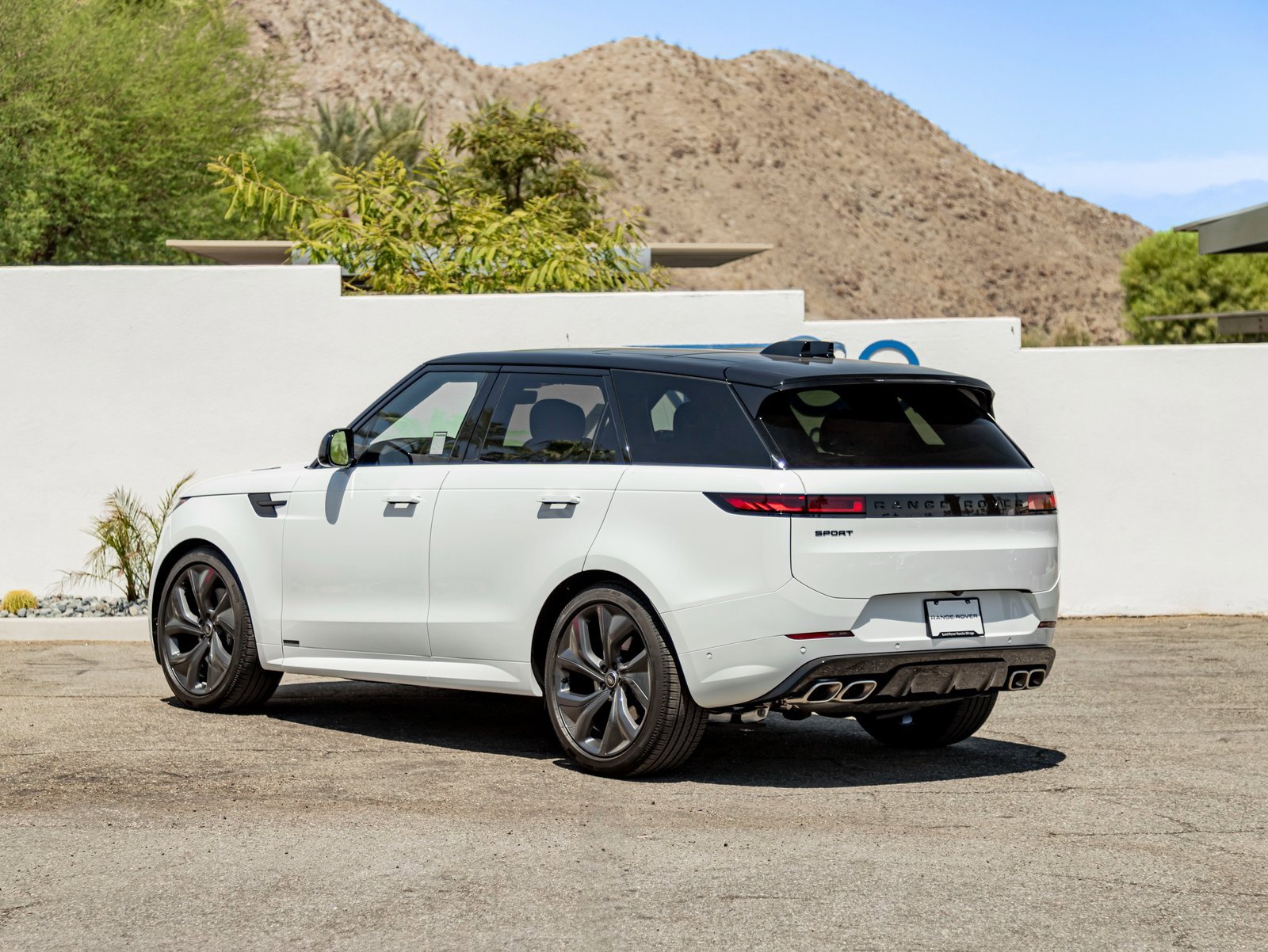 Used 2025 Land Rover Range Rover Sport Autobiography image 9