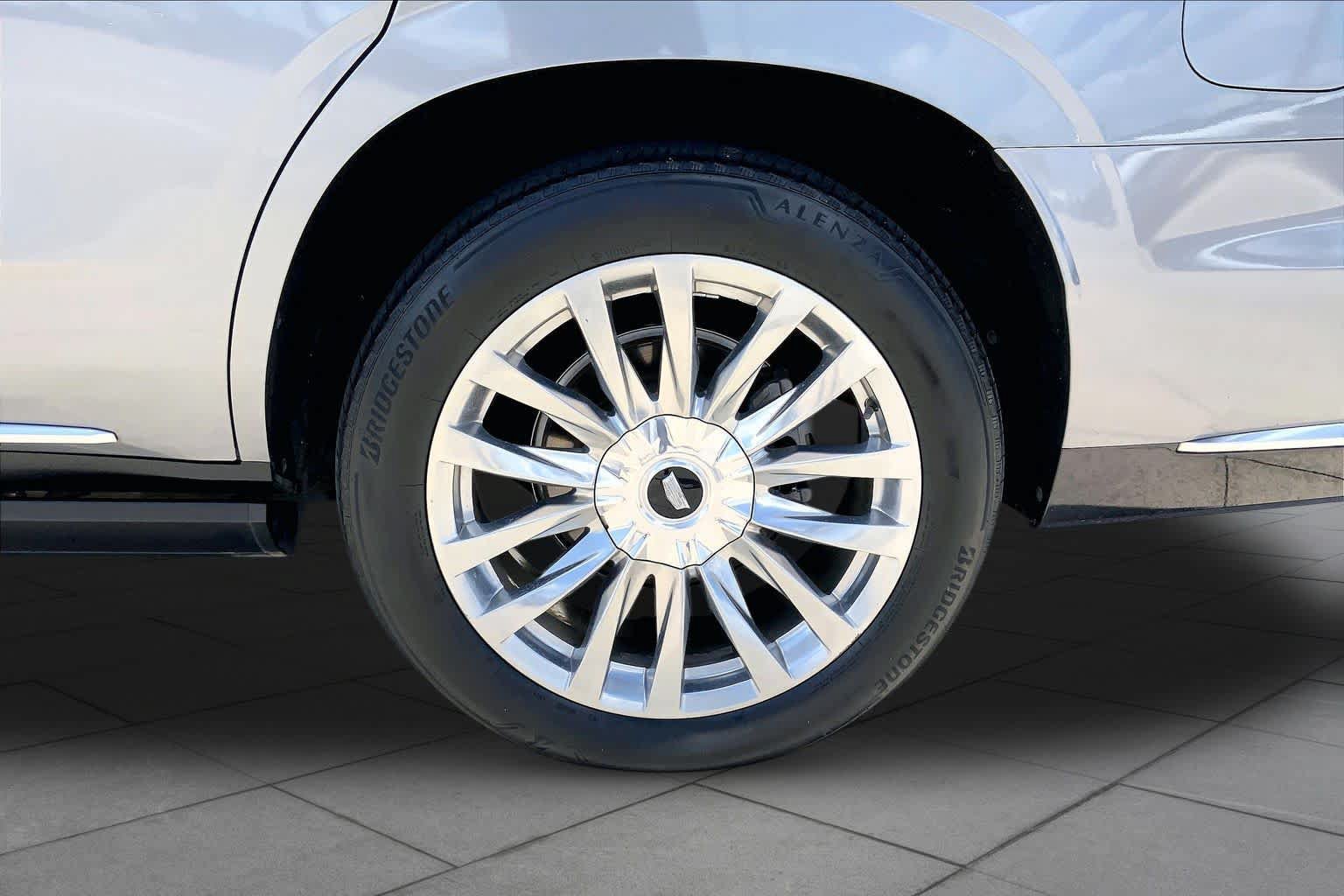 Used 2022 Cadillac Escalade Premium Luxury w/ Performance Package AWD/4WD image 11