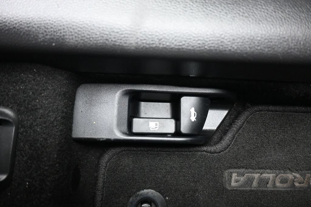 Used 2021 Toyota Corolla LE w/ Carpet Mat Package (TMS) FWD image 26