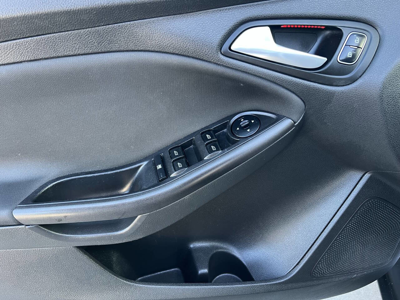 Used 2017 Ford Focus SEL w/ Cold Weather Package FWD image 26