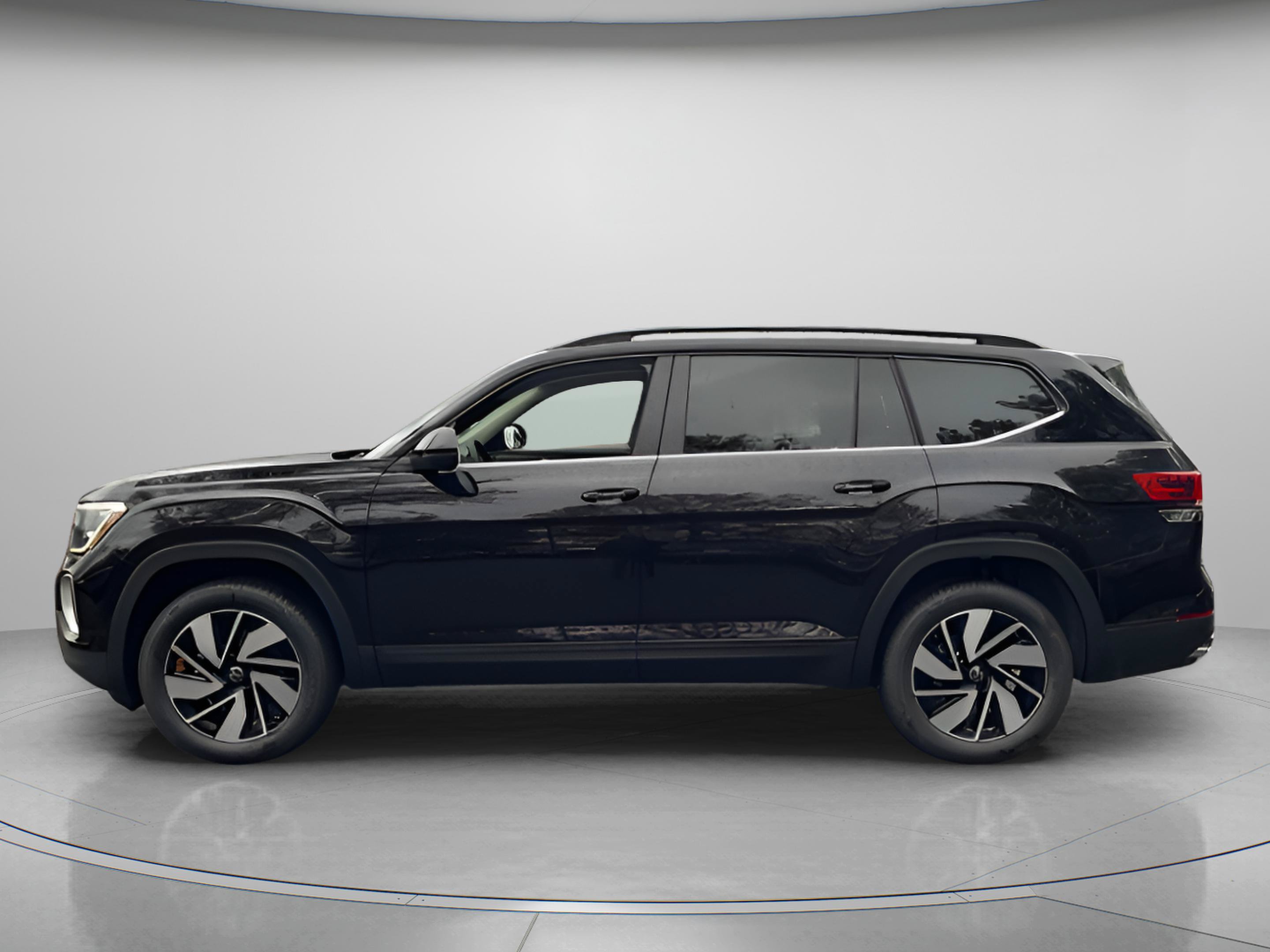 New 2026 Volkswagen Atlas SE FWD image 2