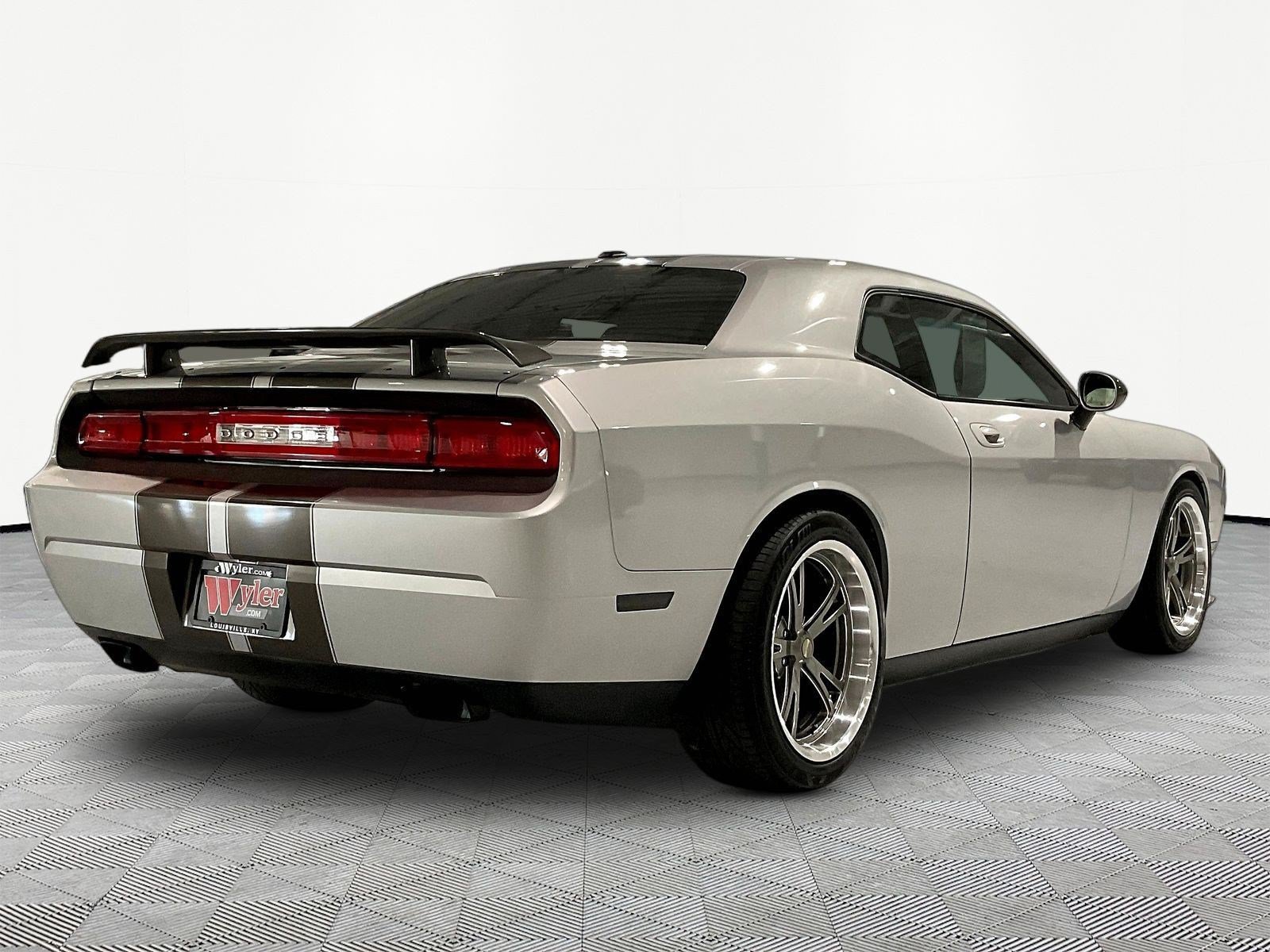 Used 2010 Dodge Challenger R/T RWD image 6