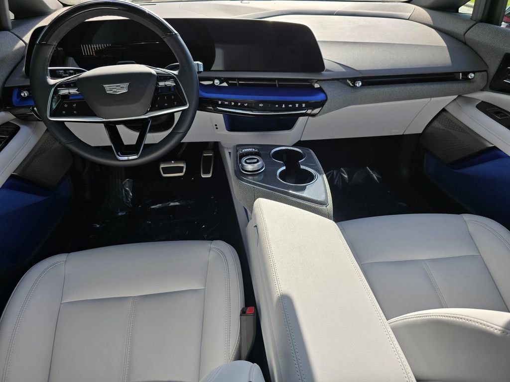 Used 2025 Cadillac Optiq Luxury 1 AWD/4WD image 18