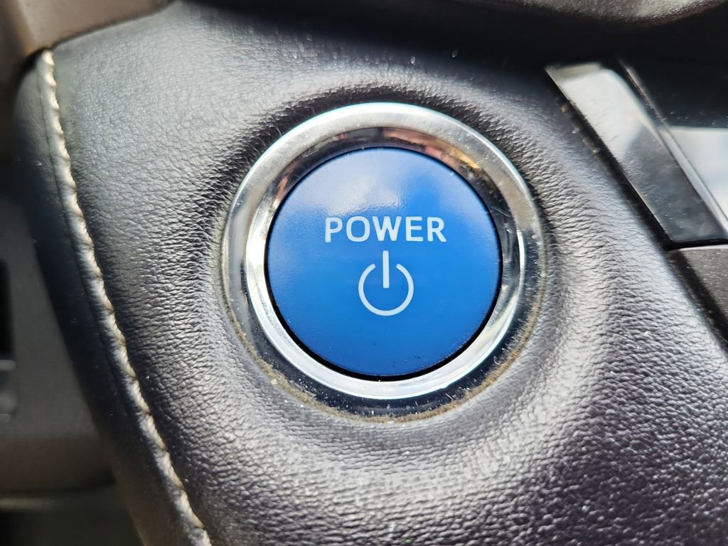 Used 2018 Toyota RAV4 LE w/ Carpet Mat Package AWD/4WD image 22