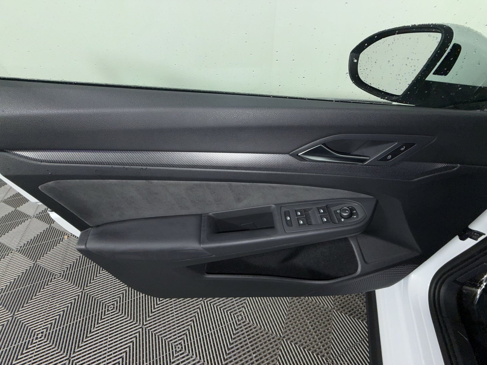 Used 2025 Volkswagen GTI SE FWD image 15