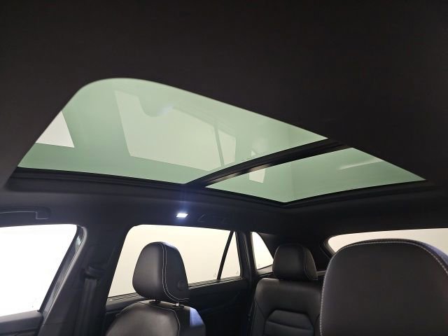 Used 2025 Volkswagen Atlas Cross Sport SEL R-Line image 27