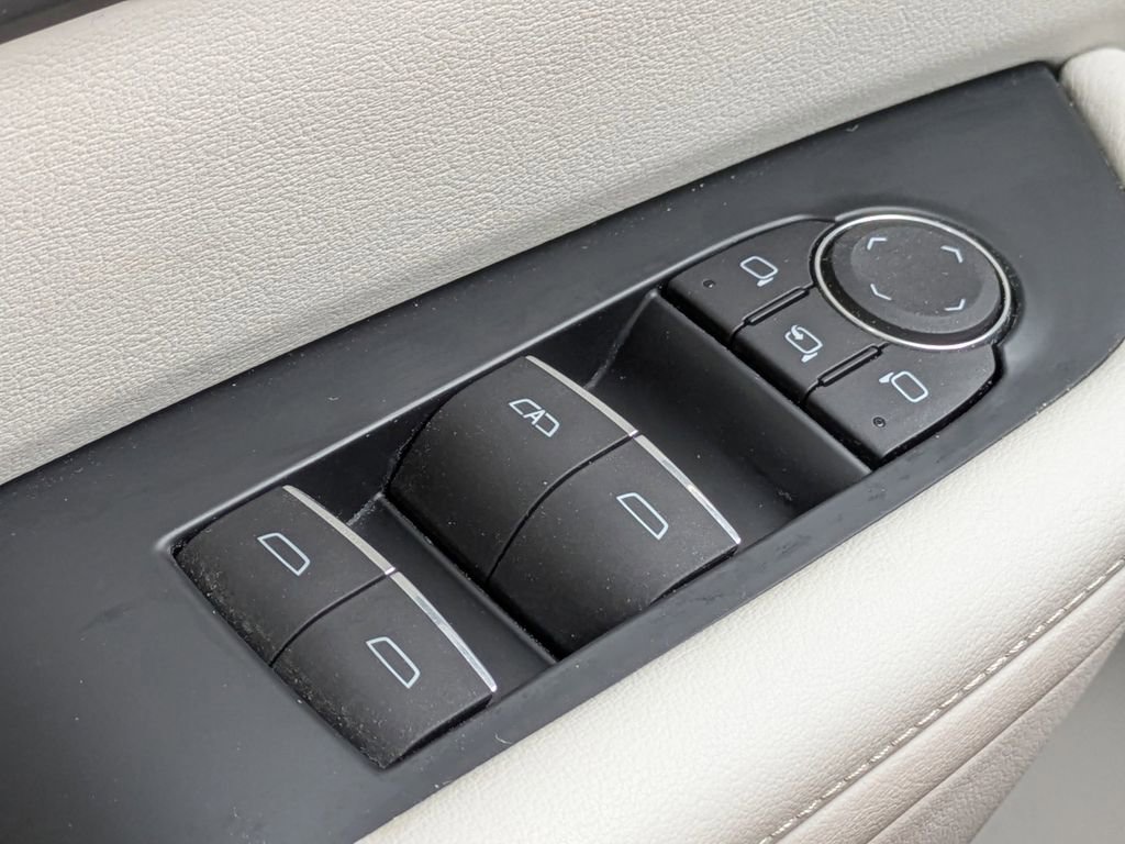 Used 2025 Buick Enclave Avenir w/ Super Cruise Package FWD image 26