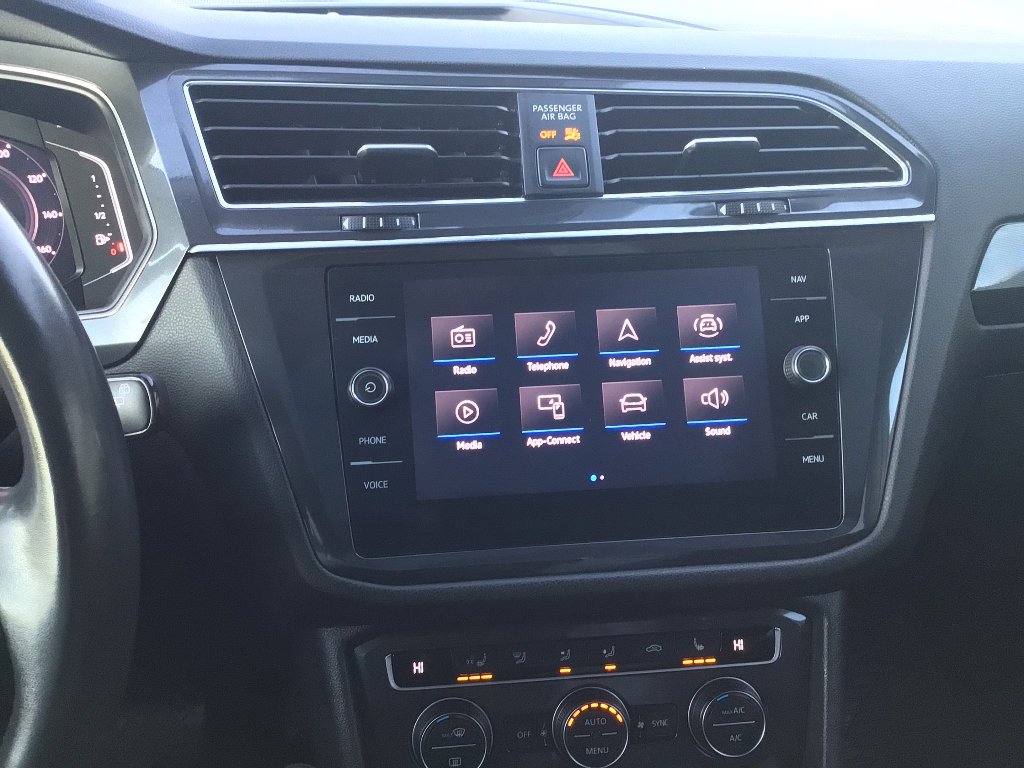 Used 2021 Volkswagen Tiguan SEL Premium R-Line image 9