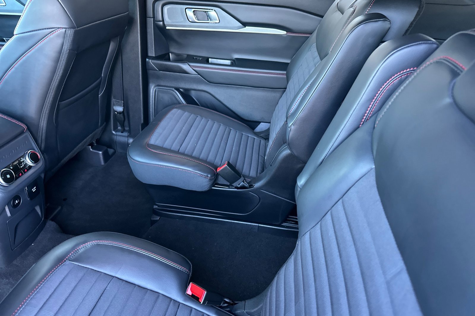 New 2026 Ford Explorer ST-Line w/ ST-Line Street Pack image 12