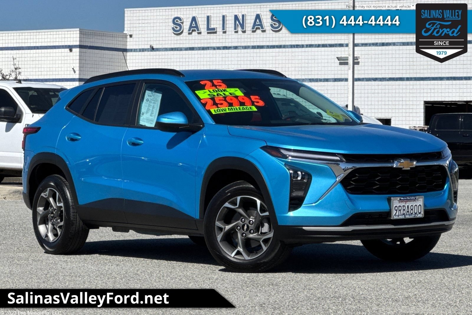 Used 2025 Chevrolet Trax LT FWD image 1