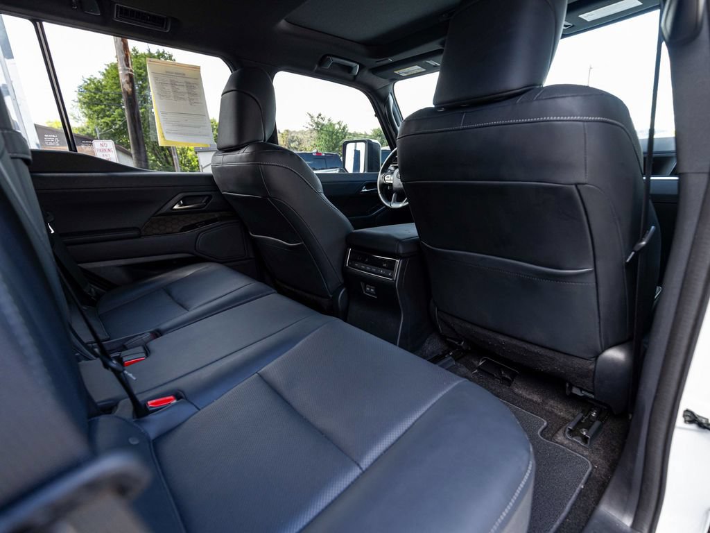 Used 2024 Lexus GX 550 w/ Accessory Package (31) AWD/4WD image 29